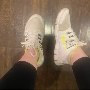 Nike Women’s Pre Owned WORN Gym Sneakers Shoes WELL LOVED